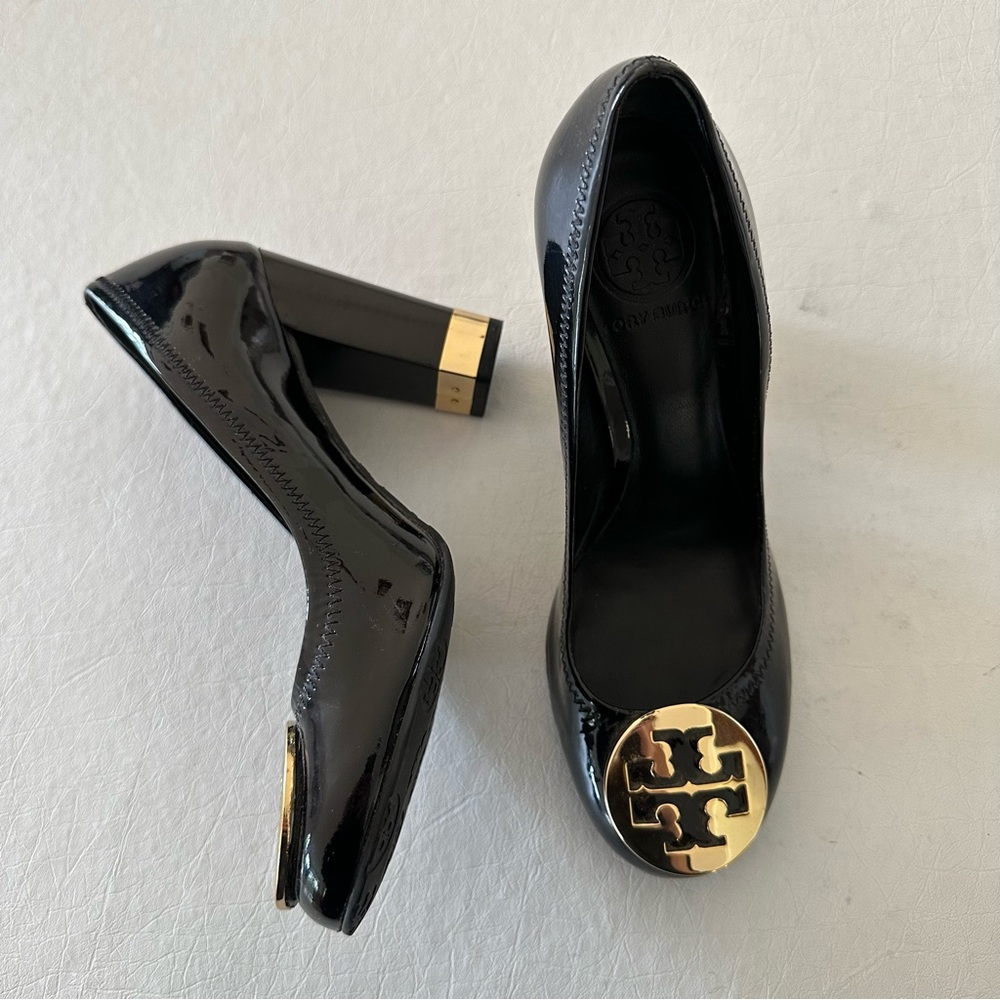 Tory Burch Black Patent Heels with Gold Detail - Picture 3 of 16